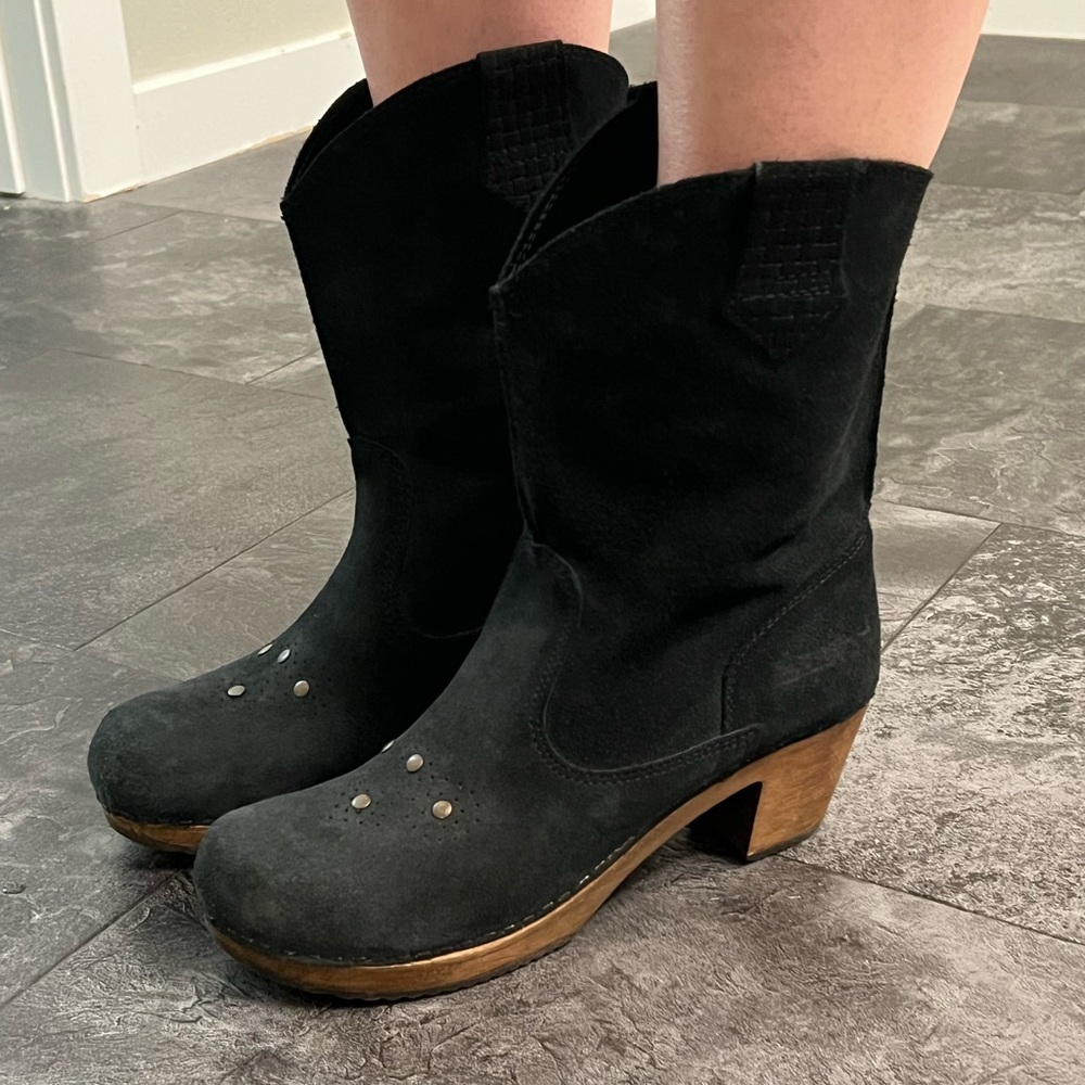 Black Suede Women's Clog boots - Picture 2 of 5